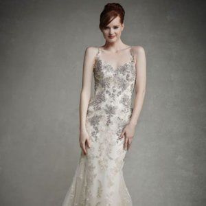 Wedding dress (never worn)